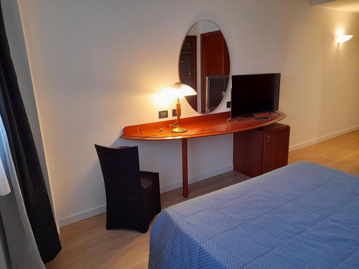 Hotel Donizetti Lallio Eksteriør bilde